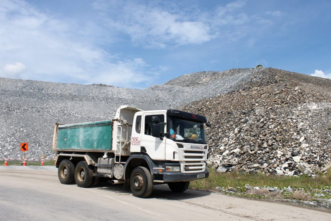 KKL Truck Transporting Hardcore Aggretate