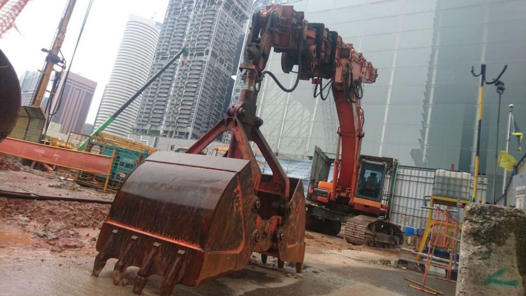 Clamshell Telescopic Excavator Parking On Site